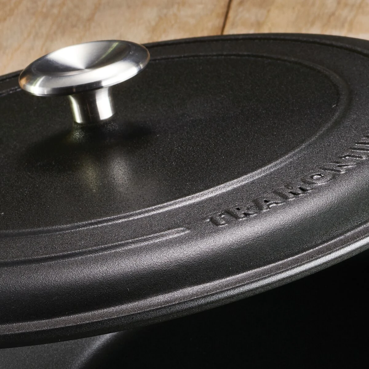 Tramontina 12.5" Cast Iron Covered Skillet Pre-Seasoned 4 Tramontina 12.5" Cast Iron Covered Skillet Pre-Seasoned - Image 4