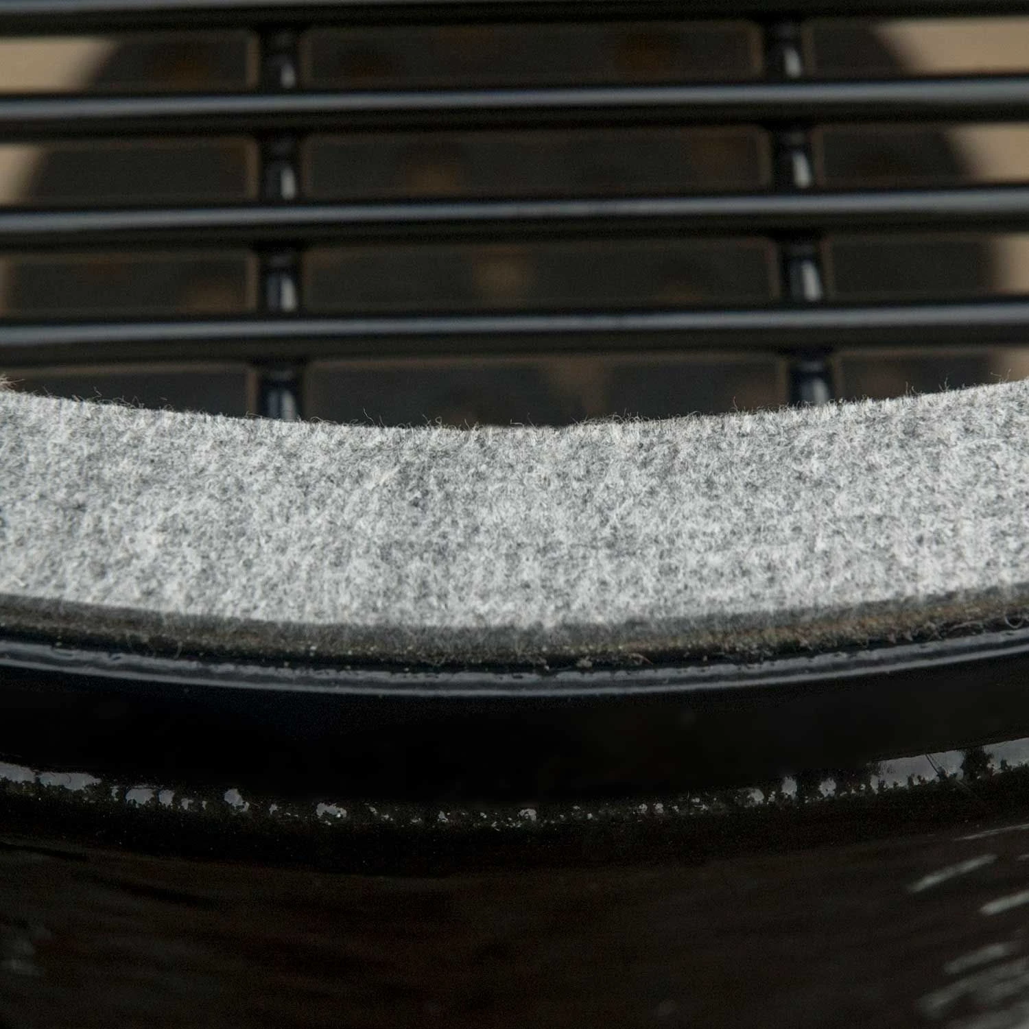 Primo CJRC Junior Oval Ceramic Charcoal All-In-One Kamado Grill Head On Wheeled Cradle 5 Primo CJRC Junior Oval Ceramic Charcoal All-In-One Kamado Grill Head On Wheeled Cradle - Image 5